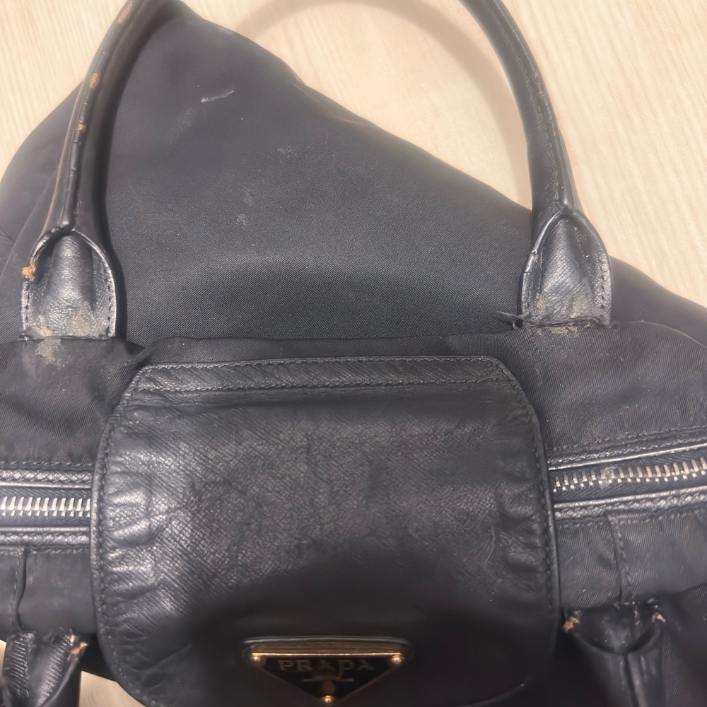 Prada Black Shoulder Bag with Elegant Design - Picture 5 of 11